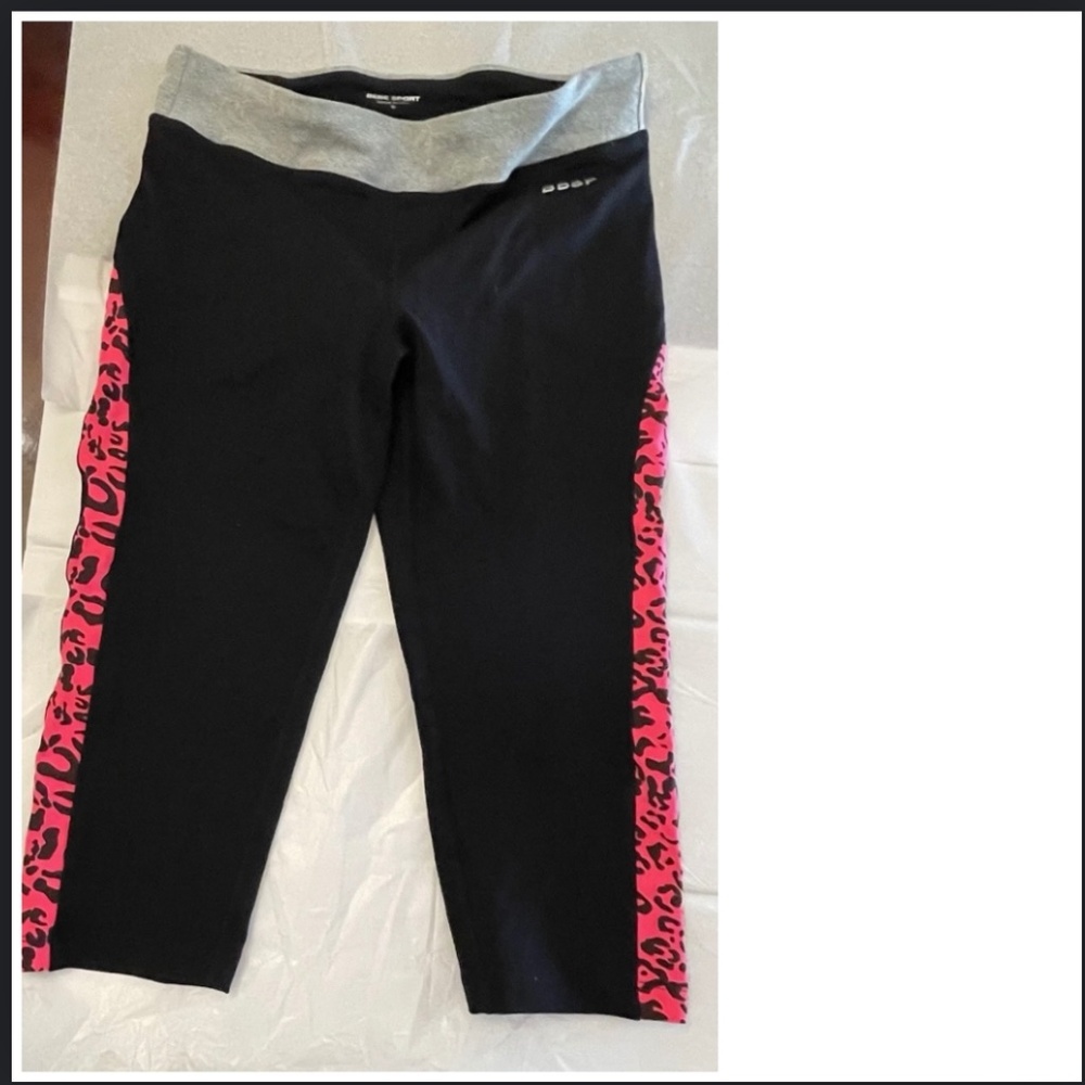 Bebe Bebe Sport Hot Pink Leopard Capri Pants SMALL